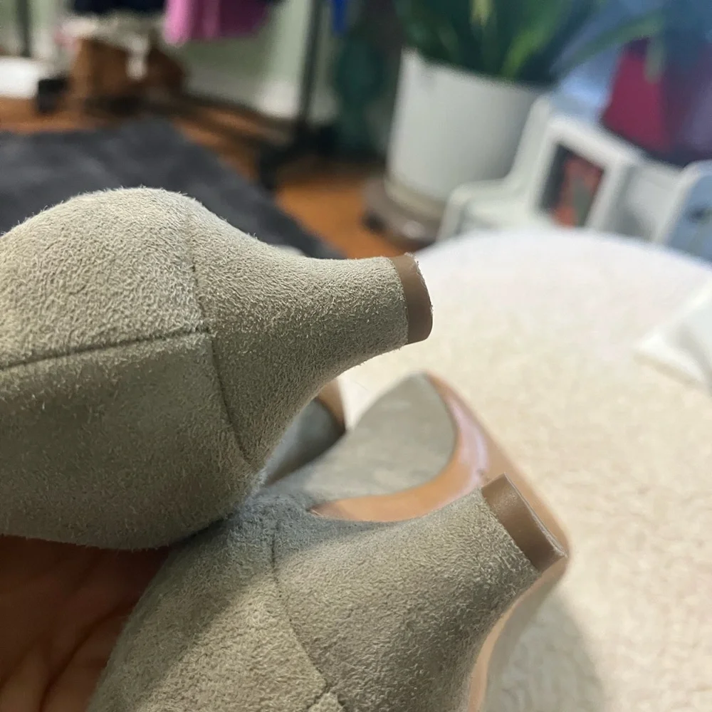 Ralph Lauren Collection Purple Label suede  heel pumps gray 9 1/2 B